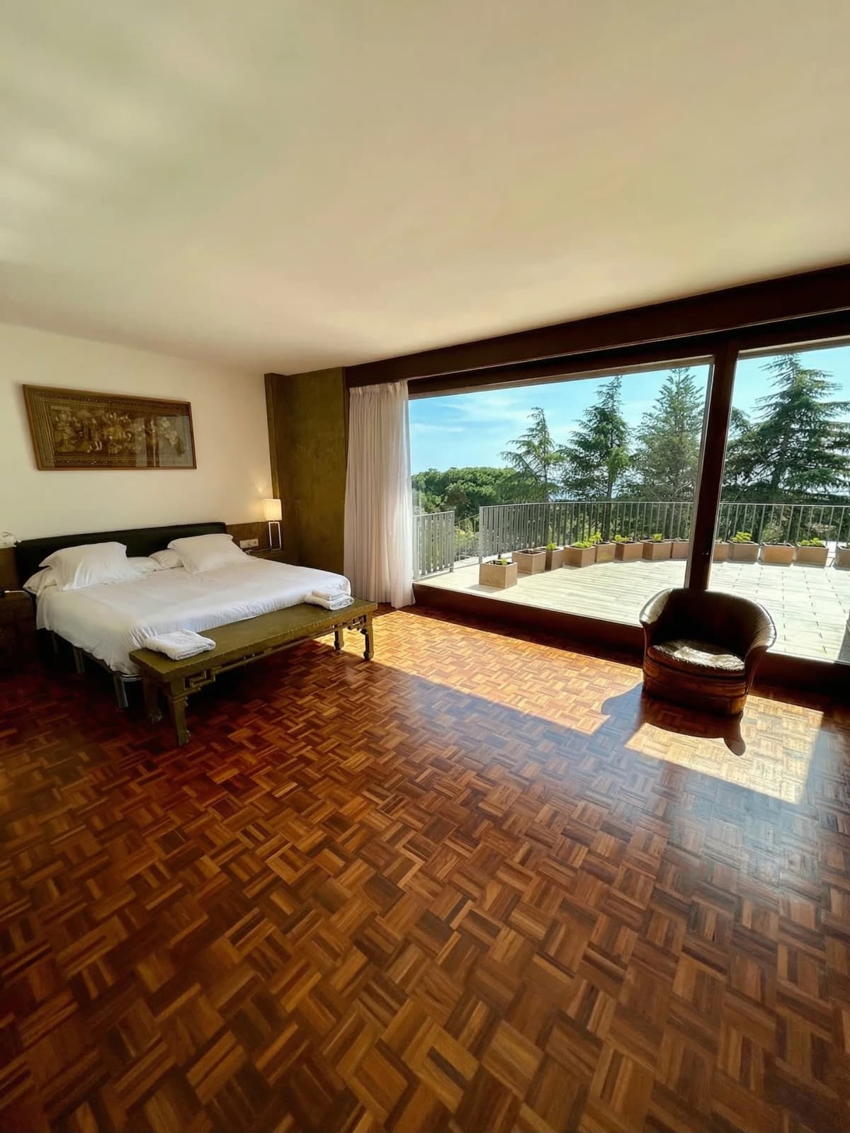 Grand bedroom with panoramic garden view