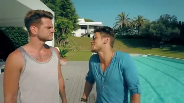 Keen’V feat. Rayane Bensetti · J’ai piscine: Swimming pool